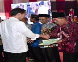 Presiden Jokowi serahkan 3000 sertifik