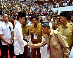 PRESIDEN SERAHKAN 320 SERTIFIKAT W