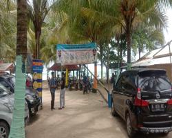 PENGUNJUNG PANTAI WISATA KALAPA WA