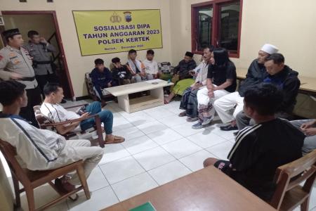 PERANG SARUNG, PULUHAN REMAJA DIAM