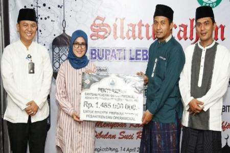 Bupati Lebak Serahkan Insentif Bagi 16