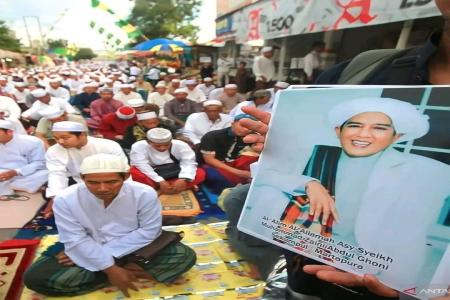 KISAH SEORANG NENEK YANG MENABUNG DEMI