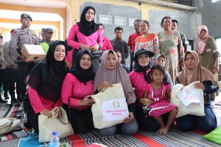 BHAYANGKARI SULURKAN BANTUAN KORBA