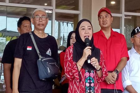 Bupati Tiwi Daftar Bacabup untuk PILKA