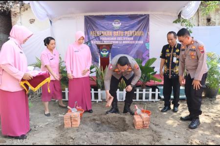 KAPOLRES DEMAK LETAKKAN BATU PERTA