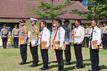 38 PERSONIL POLRES DEMAK TRIMA PEN