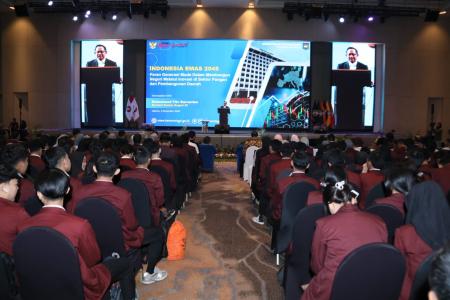 BERI KULIAH UMUM DI UKRI BANDUNG MENDA