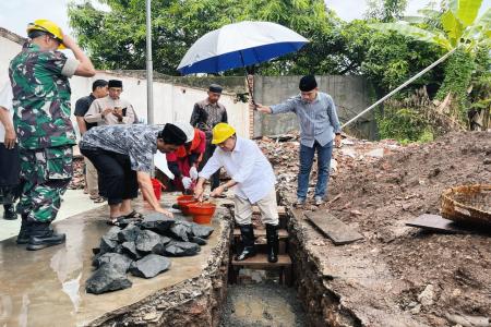 Bupati Banyumas Sadewo Lakukan Peletak