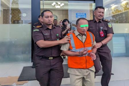 GONDOL DANA DESA SETENGAH MILYAR L