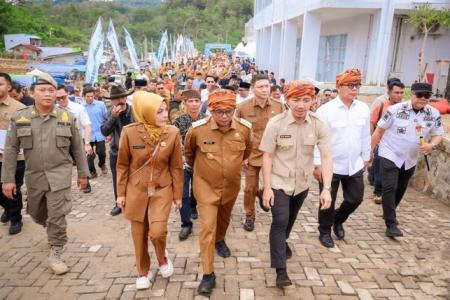 GUBERNUR BANTEN ANDRA SONI RESMIKA
