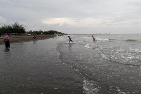 Pantai Ngebum Destinasi Wisata yang Ti