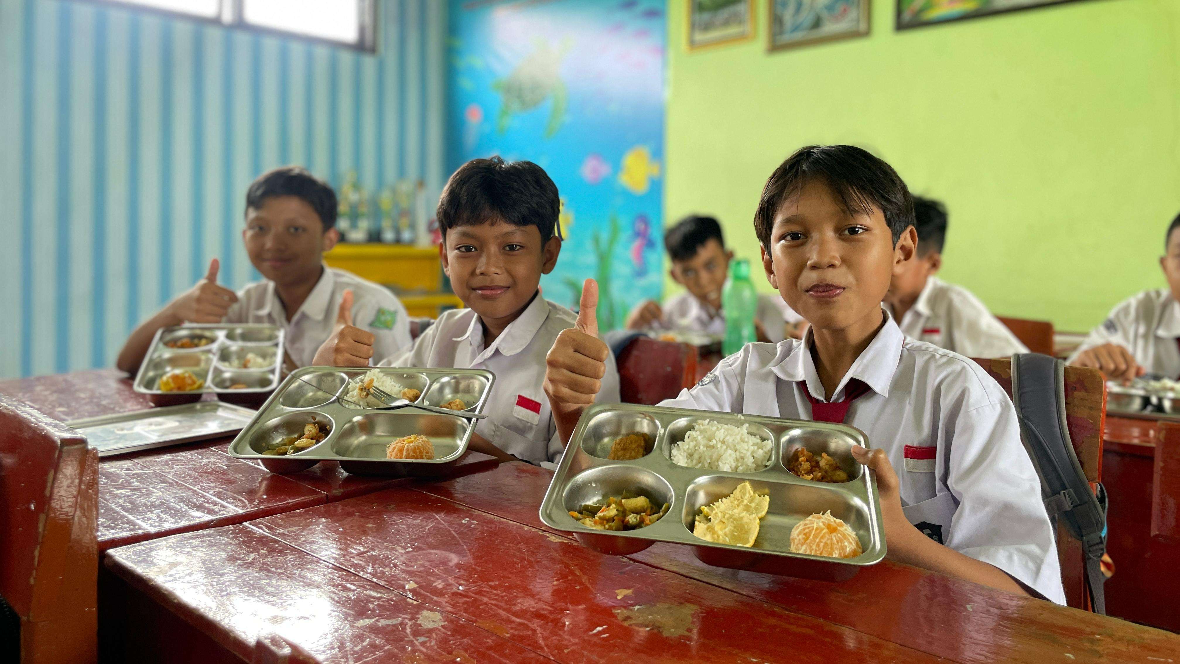  Jika Makan Siang Bergisi Di Serahkan Ke Kantin UMKM Pasti Untung 