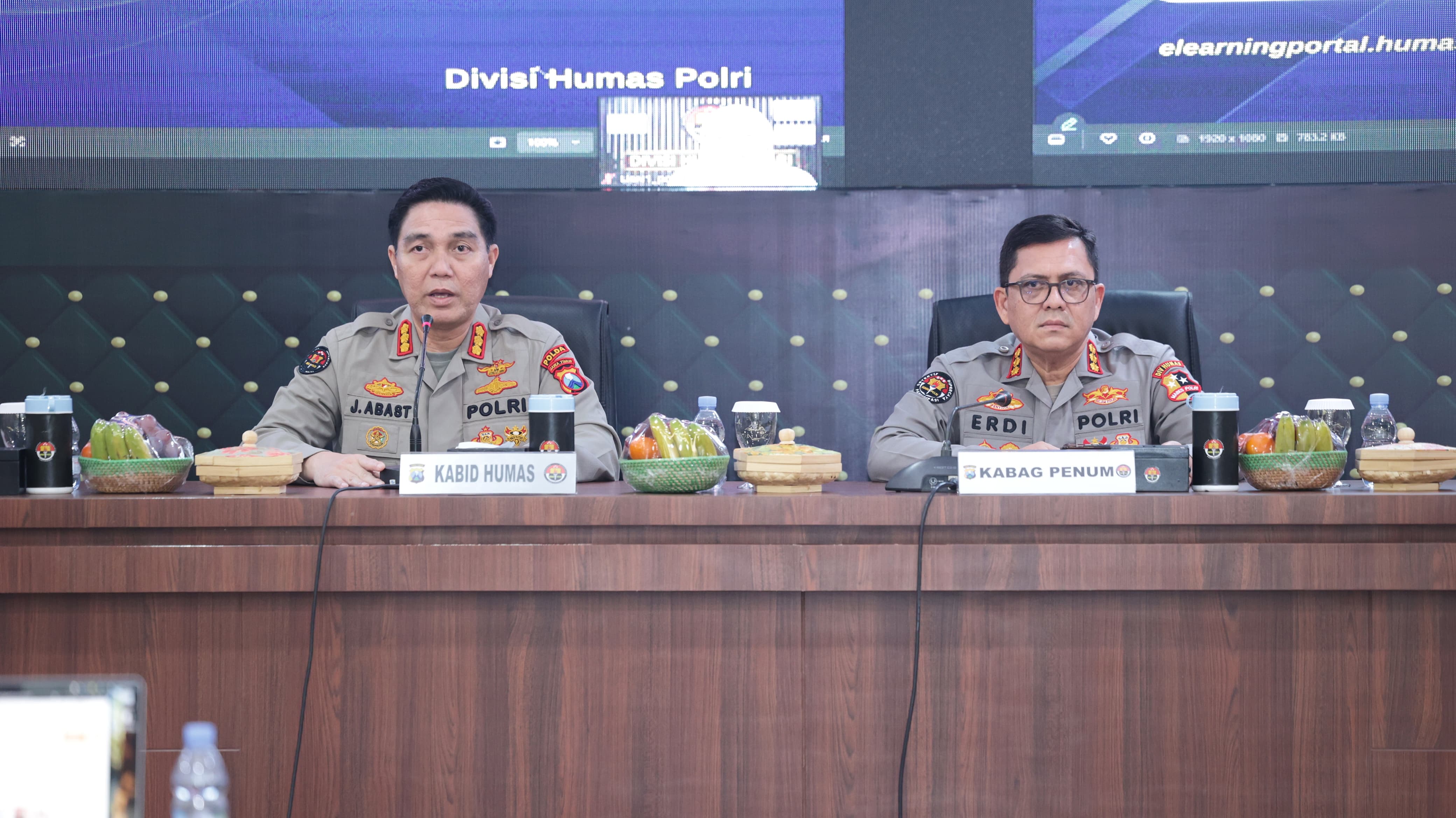 Personel Polda Jatim Ikuti Pelatihan Kehumasan Melalui E-Learning Perkuat Hadapi Tantangan Komunikas