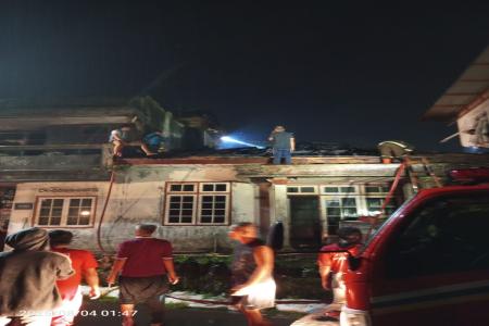Dua Rumah Ludes Terbakar di Bumiroso W