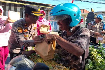 Dukung Bhayangkari Peduli Kapolres Sam