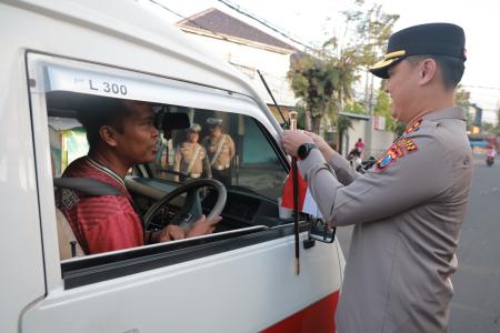 Tebar Semangat Merah Putih Kapolres Je