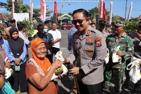 Polres Magetan Kembali Gelar Gerakan Pangan Murah di 4 Kecamatan Warga