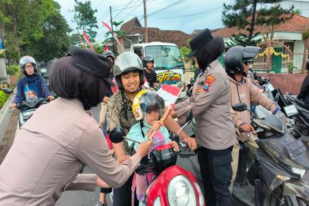 Aksi Simpatik Polisi Wanita Polresta Banyuwangi di Hari Jadi Polwan ke