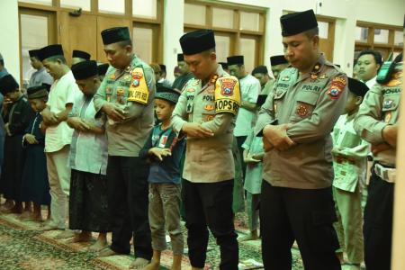 Polres Bondowoso Gelar Sholat Ghaib dan Doa Bersama untuk Keselamatan 