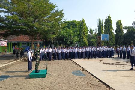 Jadi Irup Upacara Senin Di SMPN 01 Binangun Danramil Yakini Pentingnya