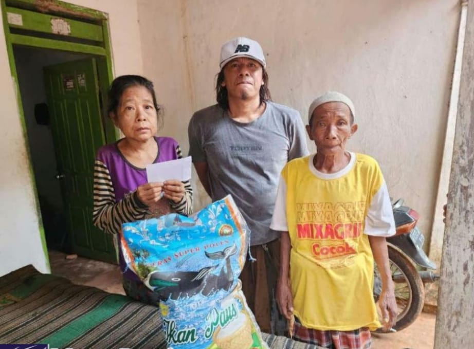 Detikzone.id Bersama Jurnalis Indonesia.com Menggelar Kegiatan Gerebek Sedekah : Bantu Kaum Dhuafa d