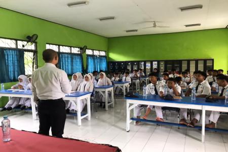 Satresnarkoba Polres Pasuruan Gelar Penyuluhan Bahaya Narkoba di SMPN 