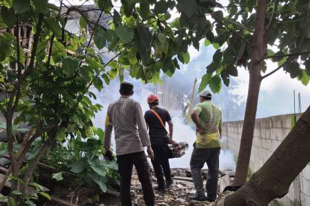 Fogging Digelar di Dusun Sumbersari Kapolsek Lumbang Upaya Penanggulan